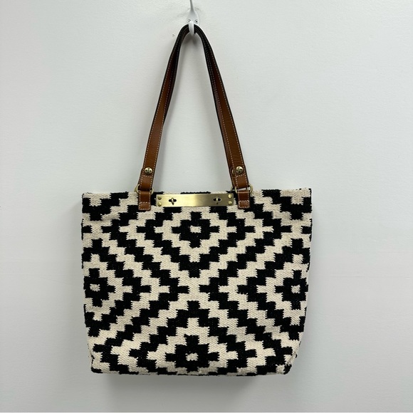 ⛔️SOLD⛔️Patricia Nash Black & Cream Hand Loomed Aztec Pattern Leather Strap Tote - Picture 3 of 10